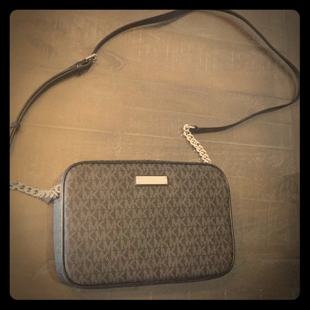 MICHAEL KORS
Jet Set Large Logo Crossbody Bag